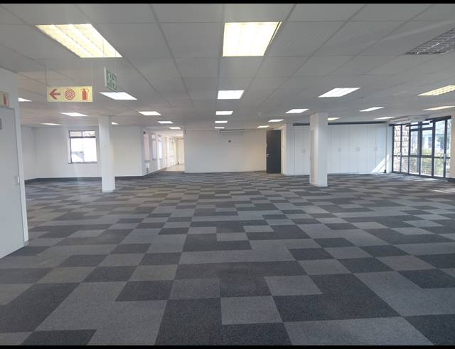 425M² OFFICE TO LET IN BRYANSTON